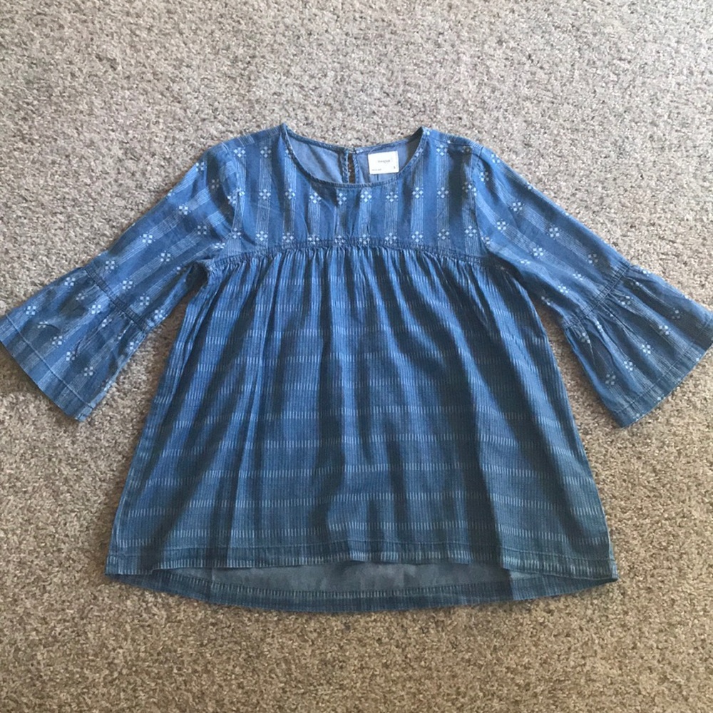 Women’s bell-sleeved top